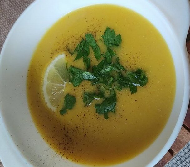 Суп-пюре із сочевиці.