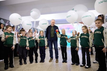 Сьогодні в українських школах лунає останній дзвоник.