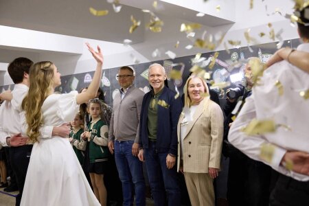 Сьогодні в українських школах лунає останній дзвоник.