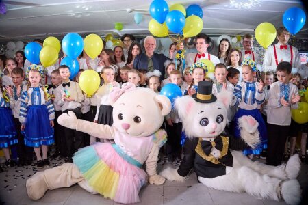 Сьогодні в українських школах лунає останній дзвоник.