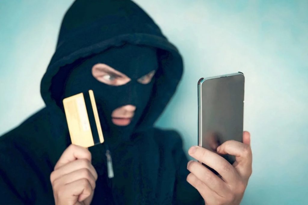 Телефонні шахраї
