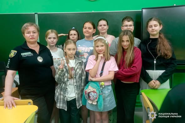 Поліція Харківщини проводить уроки зі школярами з протидії вербуванню
