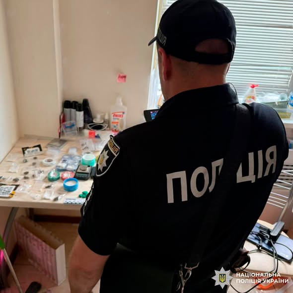 В ході операції «Рубікон» у Харкові поліцейські затримали громадянку Естонії з великою партією мефедрону: жінці повідомлено про підозру