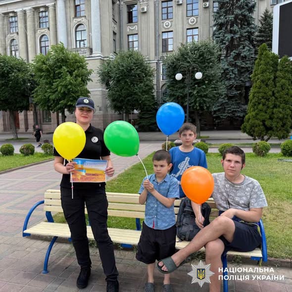 Поліцейські Харківщини провели правопросвітницький захід для дітей та батьків до Дня Конституції України