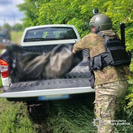 Вбивство у «сірій зоні»: поліцейські викрили зловмисника у прикордонному селі на Харківщині