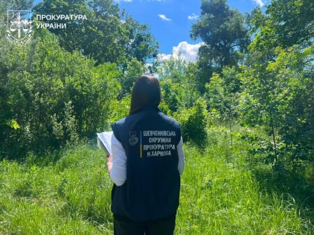 У Харкові прокуратура бореться за повернення місту землі Олексіївського лугопарку, яку намагались продати за понад 5 млн доларів США.