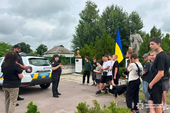 Поліцейські Харківщини нагадали школярам правила безпечної поведінки під час літніх канікул