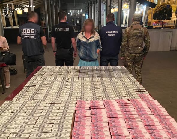 Обіцяла «списати» військового зі служби та організувати втечу за кордон