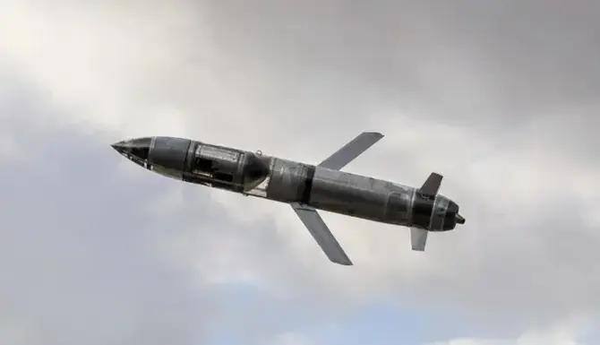 Російський агресор продовжує атакувати місто Харків боєприпасами типу «Бандероль».