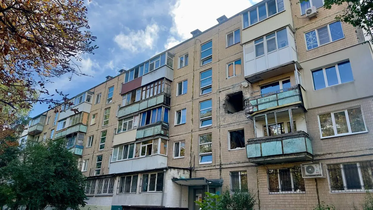 На вул. Нескорених триває відновлення житлового будинку