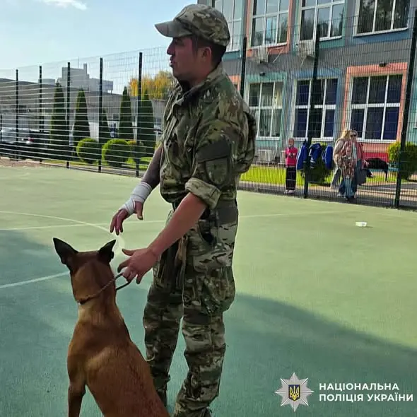 Поліцейські провели профілактичний захід для дітей до Всесвітнього дня захисту тварин