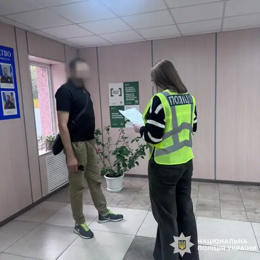 Поліцейські Харківщини вилучили у чоловіка майже три кілограми канабісу